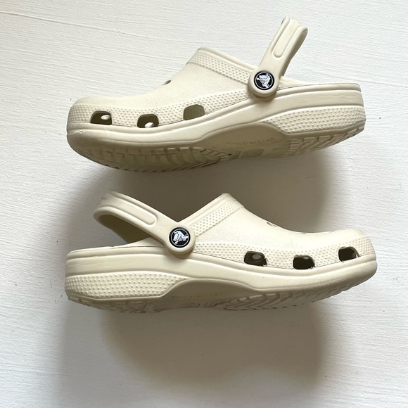 crocs beige cream color kids classic clogs with strap junior size 5 - Picture 7 of 7